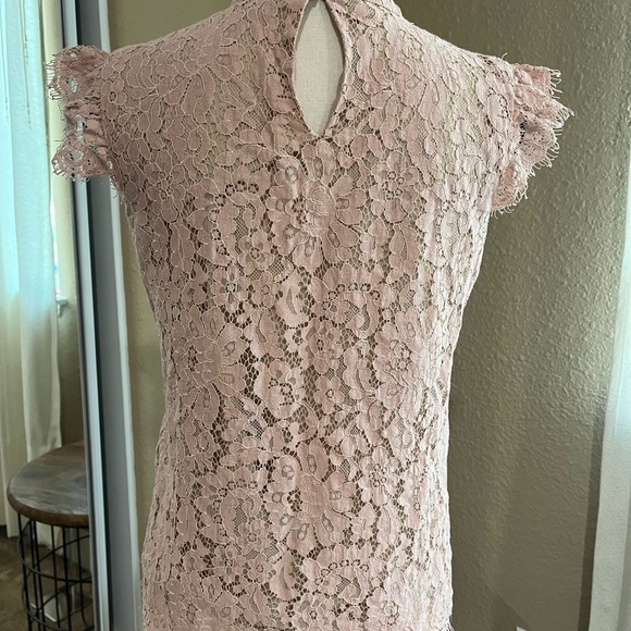 LACE SLEEVELESS TOP - Picture 3 of 9